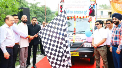मतदाता सूची के विशेष पुनरीक्षण को जन आंदोलन बनाने की अपील, जिलाधिकारी ने रवाना किए जागरूकता रथ