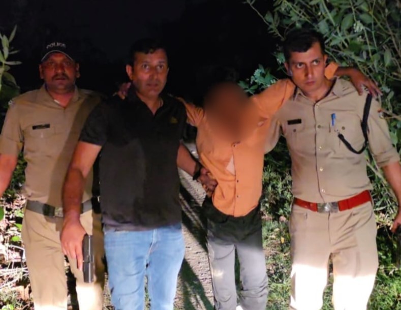 ऋषिकेश में बदमाशों के साथ हुई पुलिस की मुठभेड़, दो अपराधी गोली लगने से घायल ऋषिकेश में बदमाशों के साथ हुई पुलिस की मुठभेड़, दो अपराधी गोली लगने से घायल