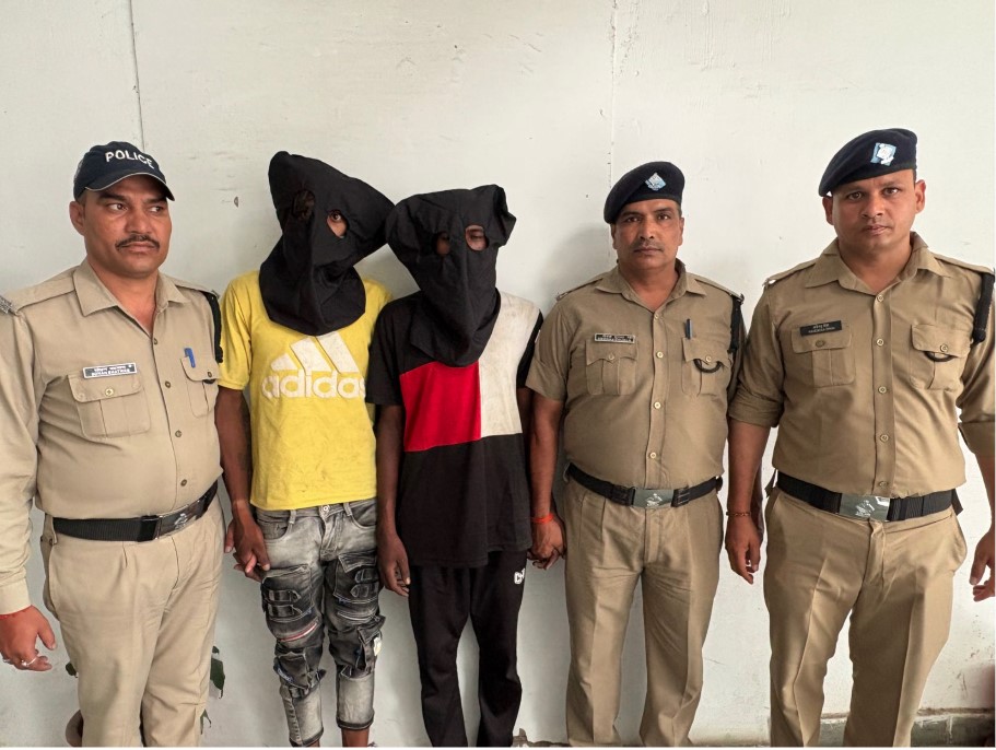 सेलाकुई में चोरी की पांच वारदातों का खुलासा, दो शातिर चोर गिरफ्तार सेलाकुई में चोरी की पांच वारदातों का खुलासा, दो शातिर चोर गिरफ्तार
