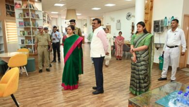 मुख्य सचिव आनन्द बर्द्धन ने विद्यालय, आँगनबाड़ी केन्द्र, पुस्तकालय एवं खेल सुविधाओं का किया निरीक्षण