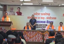 कार्यकर्ताओं की क्षमता, अनुभव और समर्पण से भाजपा अजेय बनी है- सीएम धामी