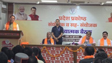 कार्यकर्ताओं की क्षमता, अनुभव और समर्पण से भाजपा अजेय बनी है- सीएम धामी