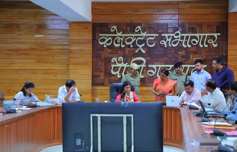जनता की शिकायतों का समयबद्ध और संतोषजनक निस्तारण सुनिश्चित करें- जिलाधिकारी जनता की शिकायतों का समयबद्ध और संतोषजनक निस्तारण सुनिश्चित करें- जिलाधिकारी