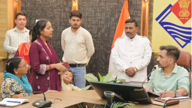 समाधान दिवस में डीएम ने सुनीं 194 जन शिकायतें, समयबद्ध निस्तारण के दिए सख्त निर्देश