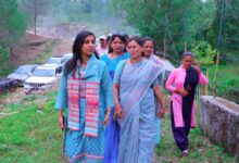 दूरस्थ गांवों तक पहुंचीं जिलाधिकारी, अस्पताल, बाजार और चौपालों में पहुंचकर जानी लोगों की समस्याएं