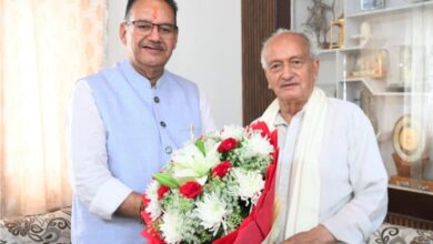 पद्मभूषण सम्मान मिलने पर कैबिनेट मंत्री गणेश जोशी ने भगत सिंह कोश्यारी को दी बधाई