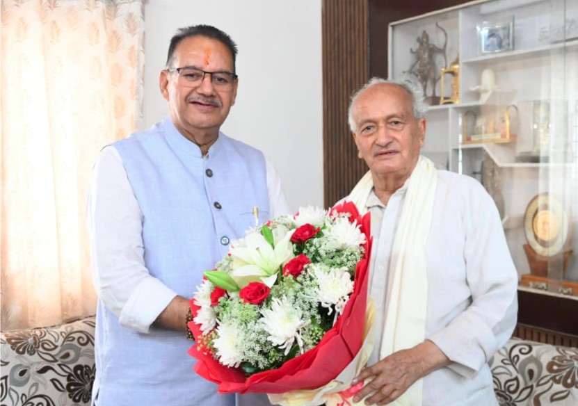 पद्मभूषण सम्मान मिलने पर कैबिनेट मंत्री गणेश जोशी ने भगत सिंह कोश्यारी को दी बधाई पद्मभूषण सम्मान मिलने पर कैबिनेट मंत्री गणेश जोशी ने भगत सिंह कोश्यारी को दी बधाई