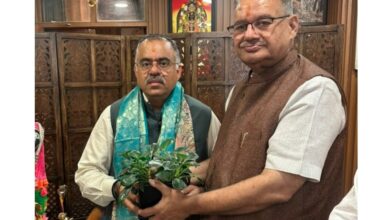 भाजपा के राष्ट्रीय महामंत्री तरुण चुघ से मिले कैबिनेट मंत्री गणेश जोशी