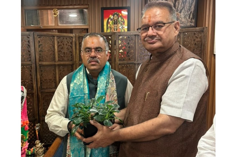 भाजपा के राष्ट्रीय महामंत्री तरुण चुघ से मिले कैबिनेट मंत्री गणेश जोशी