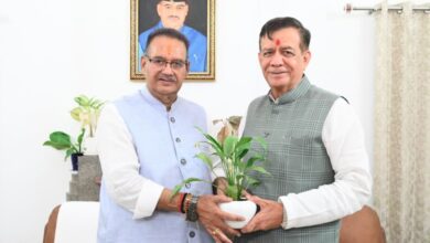 कृषि मंत्री गणेश जोशी से मिले उत्तर प्रदेश के विधानसभा अध्यक्ष सतीश महाना