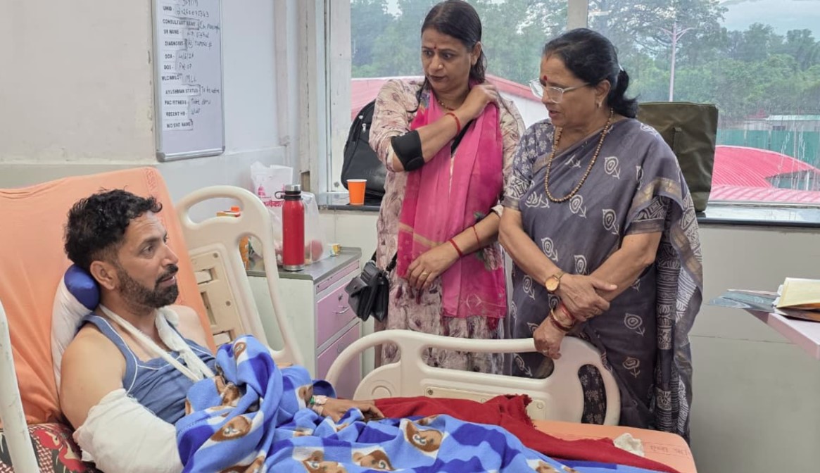 भट्टोवाला गोलीबारी कांड : महिला आयोग की अध्यक्ष ने एम्स पहुँचकर जाना घायलों का हाल
