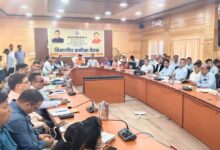 कैबिनेट मंत्री भरत सिंह चौधरी ने विभागीय समीक्षा बैठक में योजनाओं की प्रगति का लिया जायजा