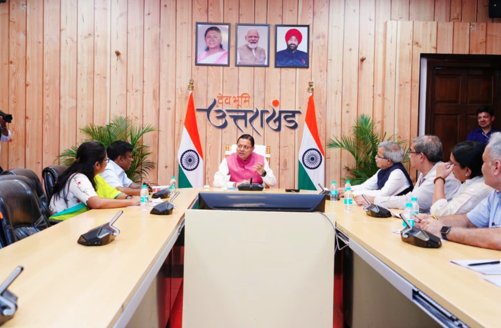 मुख्यमंत्री धामी से रेलवे बोर्ड के चेयरमैन सतीश कुमार के नेतृत्व में एक प्रतिनिधिमंडल ने की भेंट मुख्यमंत्री धामी से रेलवे बोर्ड के चेयरमैन सतीश कुमार के नेतृत्व में एक प्रतिनिधिमंडल ने की भेंट