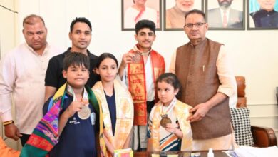 कैबिनेट मंत्री गणेश जोशी ने कराटे चैंपियनशिप के विजेताओं को किया सम्मानित