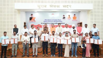 मुख्यमंत्री धामी ने चयनित 221 अभ्यर्थियों को बाँटे नियुक्ति पत्र
