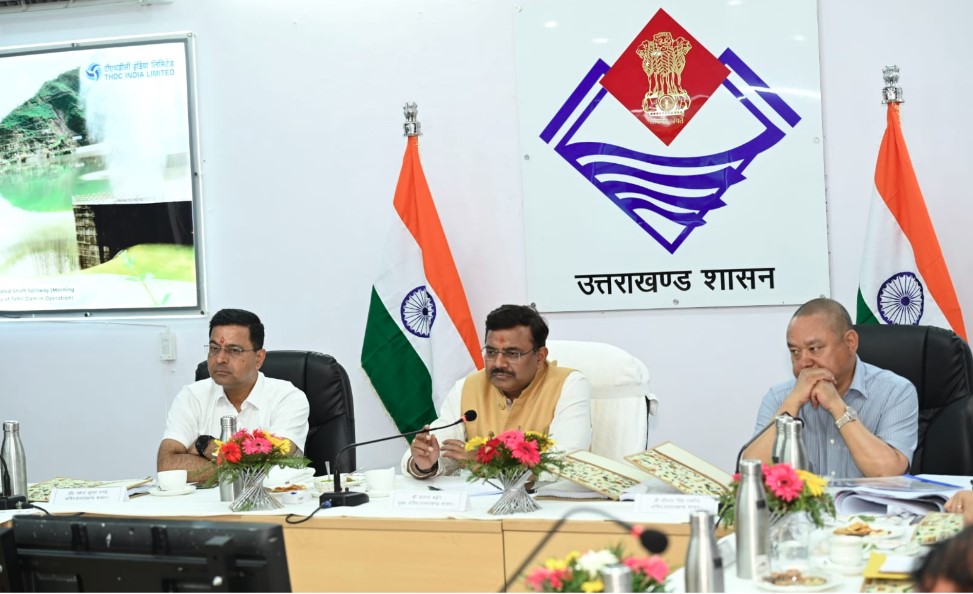 आपदा से क्षतिग्रस्त सड़कों की मरम्मत कार्यों में तेजी लाई जाए : मुख्य सचिव