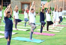 मुख्यमंत्री धामी ने अधिकारियों एवं कर्मचारियों के साथ किया योगाभ्यास