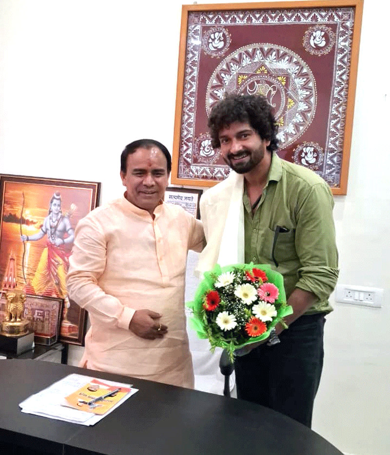 कैबिनेट मंत्री डॉ. धन सिंह रावत से मिले राष्ट्रीय पुरस्कार विजेता अभिनेता मोहित घिल्डियाल