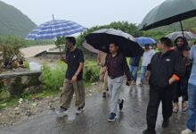 भारी बारिश के बीच डीएम मैदान में, क्षतिग्रस्त सड़कों को जल्द बहाल करने के निर्देश