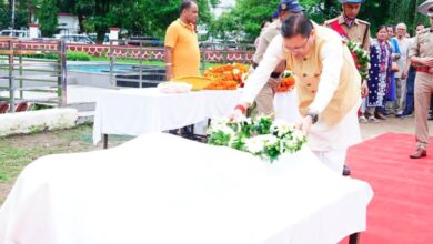 मुख्यमंत्री धामी ने स्व. मनोज मनराल को दी श्रद्धांजलि