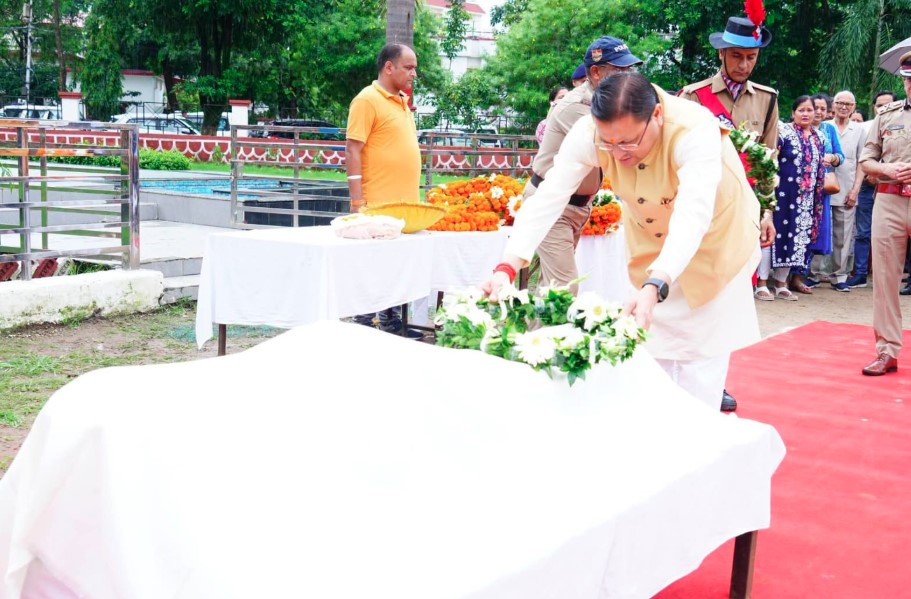 मुख्यमंत्री धामी ने स्व. मनोज मनराल को दी श्रद्धांजलि मुख्यमंत्री धामी ने स्व. मनोज मनराल को दी श्रद्धांजलि