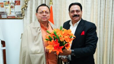 राज्य पिछड़ा वर्ग कल्याण परिषद के उपाध्यक्ष अशोक वर्मा ने मुख्यमंत्री धामी से की शिष्टाचार भेंट