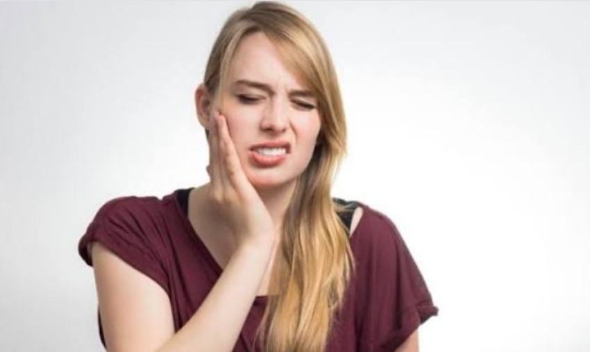 दांत दर्द से हैं परेशान? जानिए घर पर राहत पाने के आसान और असरदार उपाय
