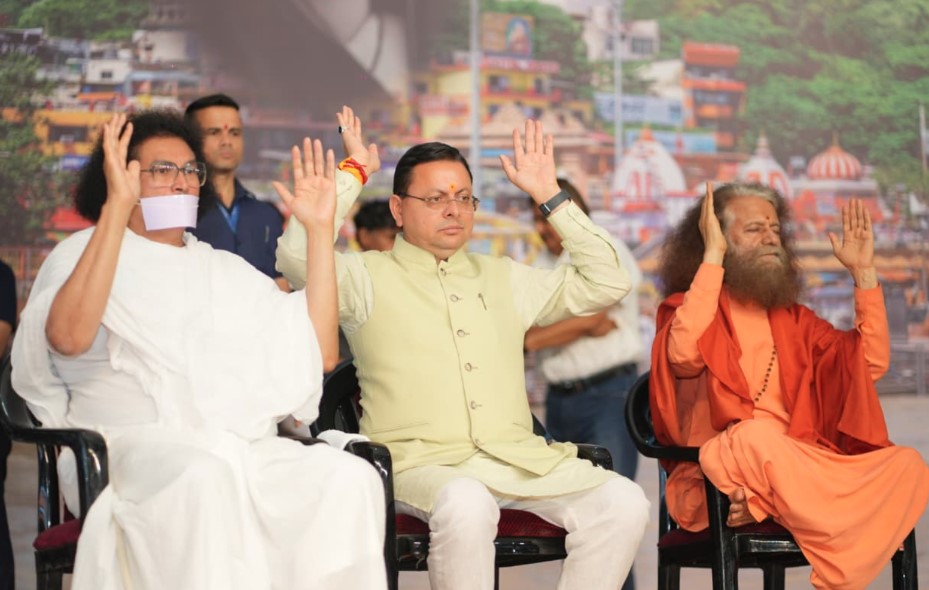 मुख्यमंत्री धामी ने श्रीराम कथा के समापन समारोह में लिया भाग मुख्यमंत्री धामी ने श्रीराम कथा के समापन समारोह में लिया भाग