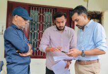 मतदाता सूची पुनरीक्षण की जमीनी पड़ताल को ग्राउंड जीरो पर उतरे डीएम