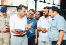आढ़त बाजार–तहसील चौक सड़क चौड़ीकरण परियोजना का डीएम ने किया निरीक्षण