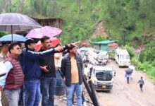 डीएम प्रशांत आर्य ने स्यानाचट्टी के भूस्खलन प्रभावित क्षेत्र का किया स्थलीय निरीक्षण