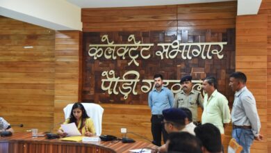जनता मिलन में 21 शिकायतों पर डीएम सख्त, समयबद्ध एवं संतोषजनक निस्तारण के दिए निर्देश