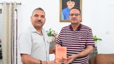 कैबिनेट मंत्री गणेश जोशी से मिले लेफ्टिनेंट जनरल (सेवानिवृत्त) अजय कुमार सिंह