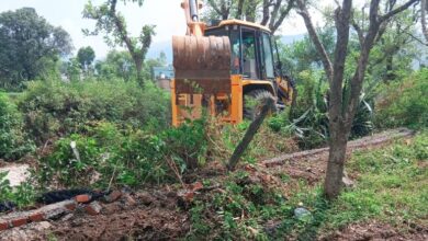 अवैध प्लॉटिंग पर चला एमडीडीए का बुलडोजर