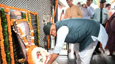 सैनिक कल्याण मंत्री गणेश जोशी ने अमर शहीद राइफलमैन मनोज राणा की 13वीं पुण्यतिथि पर दी श्रद्धांजलि