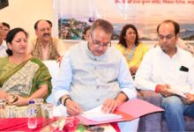 सेवा पखवाड़ा के बहुउद्देशीय शिविर में कैबिनेट मंत्री गणेश जोशी ने सुनी जन समस्याएं