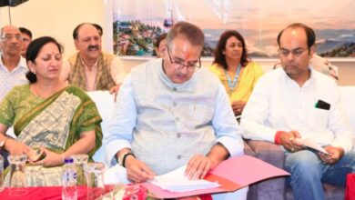 सेवा पखवाड़ा के बहुउद्देशीय शिविर में कैबिनेट मंत्री गणेश जोशी ने सुनी जन समस्याएं