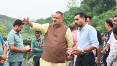 बरसात से क्षतिग्रस्त मार्ग का मंत्री गणेश जोशी ने किया निरीक्षण, तत्काल पुनर्निर्माण के दिए निर्देश