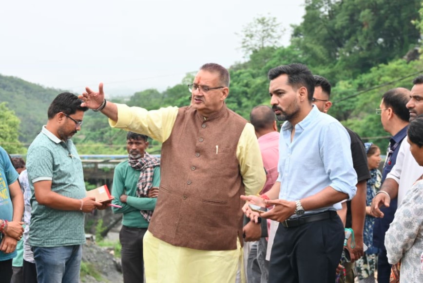 बरसात से क्षतिग्रस्त मार्ग का मंत्री गणेश जोशी ने किया निरीक्षण, तत्काल पुनर्निर्माण के दिए निर्देश