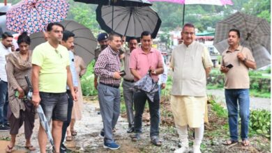 कैबिनेट मंत्री गणेश जोशी ने घट्टी गोला क्षेत्र के संपर्क मार्ग का स्थलीय निरीक्षण कर लिया व्यवस्थाओं का जायजा