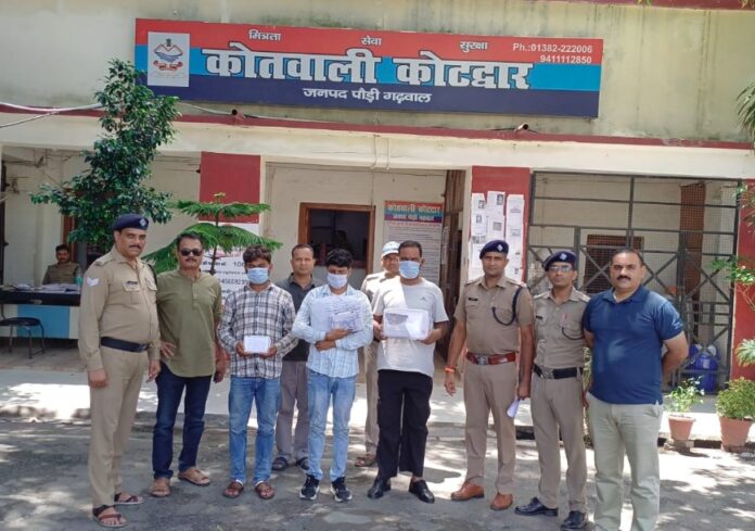 कोटद्वार में 8 लाख की ठगी का खुलासा, राजस्थान के तीन शातिर ठग गिरफ्तार कोटद्वार में 8 लाख की ठगी का खुलासा, राजस्थान के तीन शातिर ठग गिरफ्तार