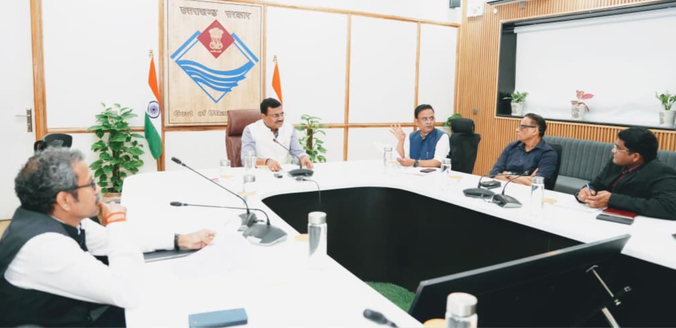 मुख्य सचिव आनन्द बर्द्धन की अध्यक्षता में हुई व्यय वित्त समिति की बैठक