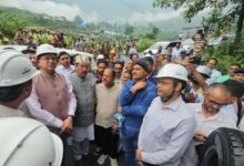 बेहद खराब मौसम के बीच भी पीपलकोटी पहुंचे मुख्यमंत्री धामी