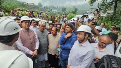 बेहद खराब मौसम के बीच भी पीपलकोटी पहुंचे मुख्यमंत्री धामी