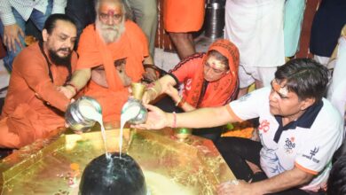 हर-हर महादेव के जयघोष के बीच निकली रेखा आर्या की कांवड़ यात्रा