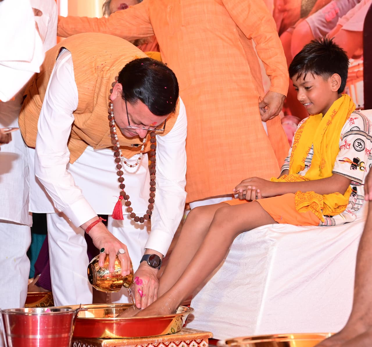 पुष्पवर्षा और चरण प्रक्षालन के साथ देवभूमि ने किया शिवभक्त कांवड़ियों का अभिनंदन
