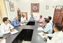 शिक्षा मंत्री डॉ. धन सिंह रावत ने विभागीय अधिकारियों के साथ की समीक्षा बैठक