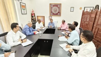 शिक्षा मंत्री डॉ. धन सिंह रावत ने विभागीय अधिकारियों के साथ की समीक्षा बैठक