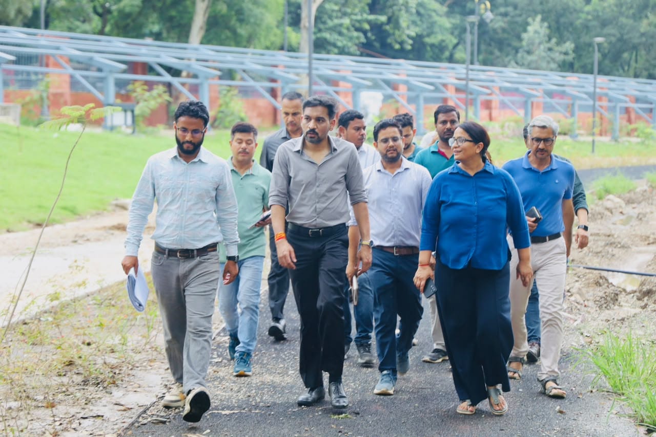 डीएम डॉ. आशीष चौहान ने किया स्थलीय निरीक्षण, समयबद्ध व गुणवत्ता से कार्य पूरे करने के दिए निर्देश डीएम डॉ. आशीष चौहान ने किया स्थलीय निरीक्षण, समयबद्ध व गुणवत्ता से कार्य पूरे करने के दिए निर्देश