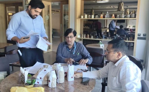 नकली पनीर और गैर-दुग्ध उत्पादों पर धामी सरकार का शिकंजा, ऋषिकेश से टिहरी तक होटलों में छापेमारी नकली पनीर और गैर-दुग्ध उत्पादों पर धामी सरकार का शिकंजा, ऋषिकेश से टिहरी तक होटलों में छापेमारी